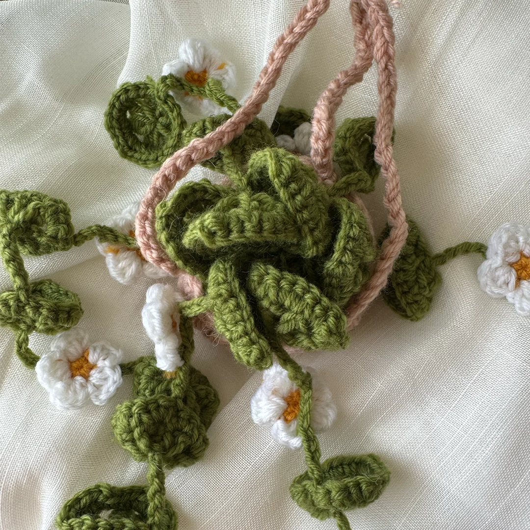 Hanging White Daisy